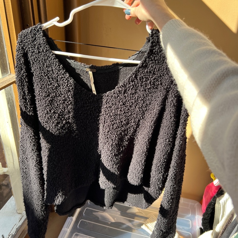 XS FREE PEOPLE CROPPED SWEATER